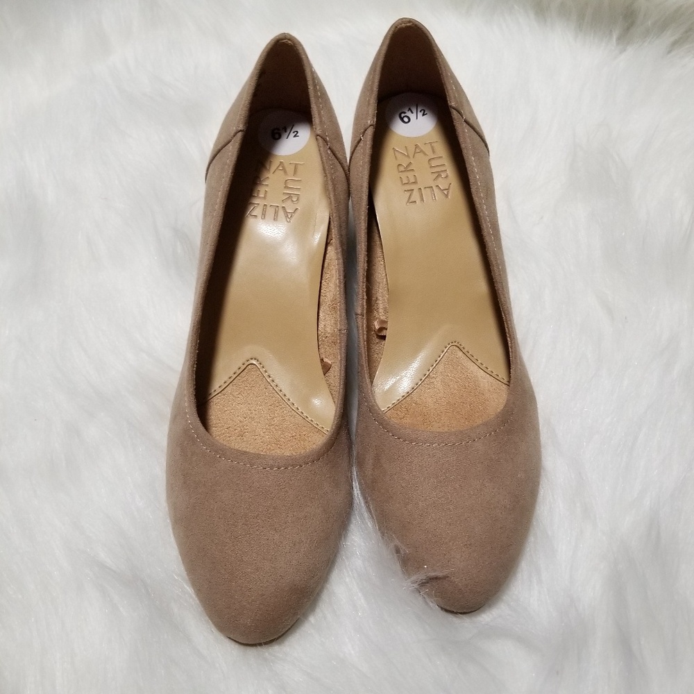 Naturalizer almond toe block heel tan